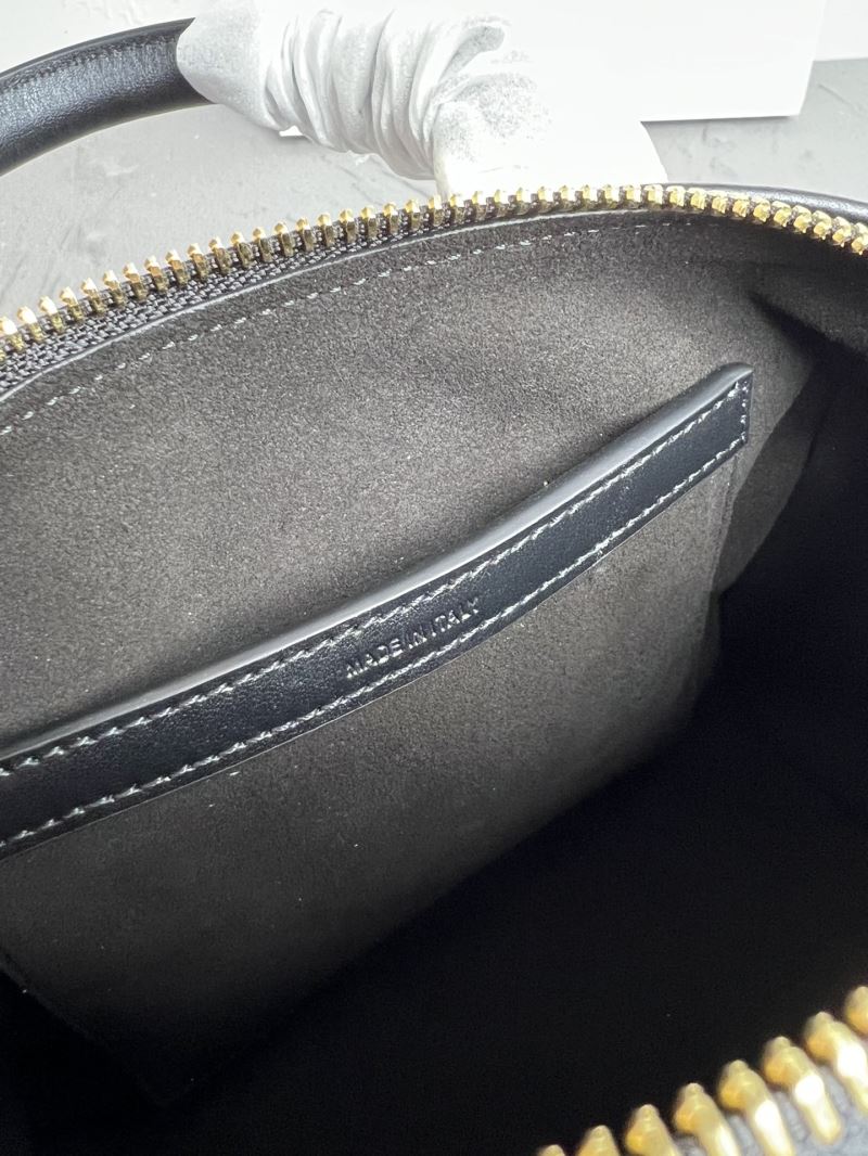 Ce1i*e triomphe bags